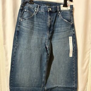 Uniqlo Women's baggy curve denim jeans.